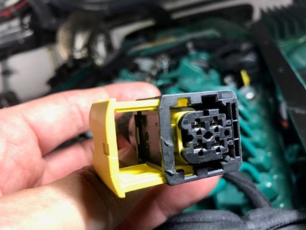 4-poiger Raildrucksensor Anschlussstecker